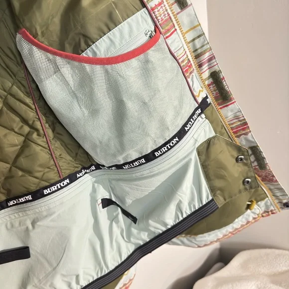 Burton Ski Jacket. - Picture 3 of 6